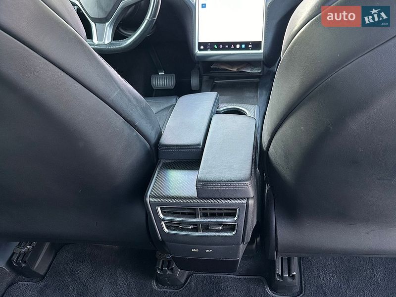 Внедорожник / Кроссовер Tesla Model X 2017 в Золочеве