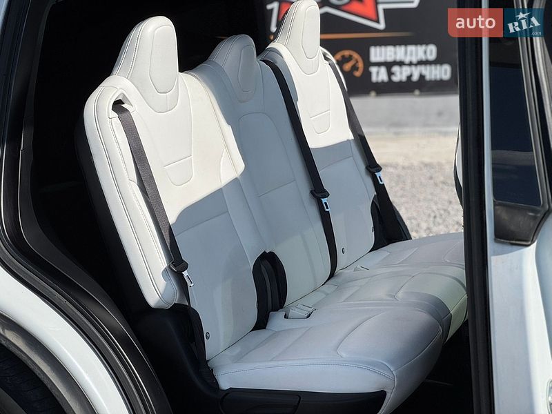 Позашляховик / Кросовер Tesla Model X 2017 в Дніпрі