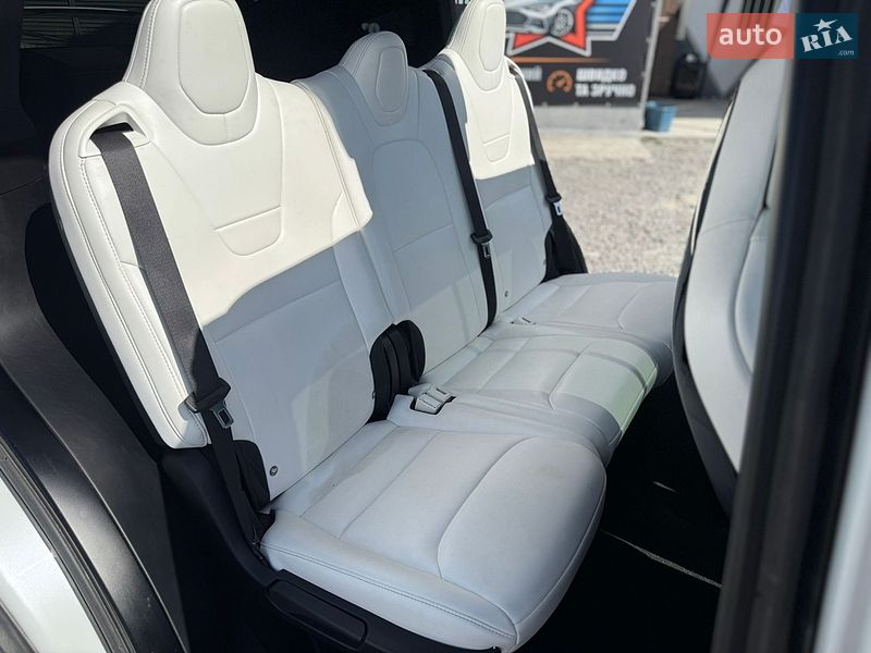 Позашляховик / Кросовер Tesla Model X 2017 в Дніпрі