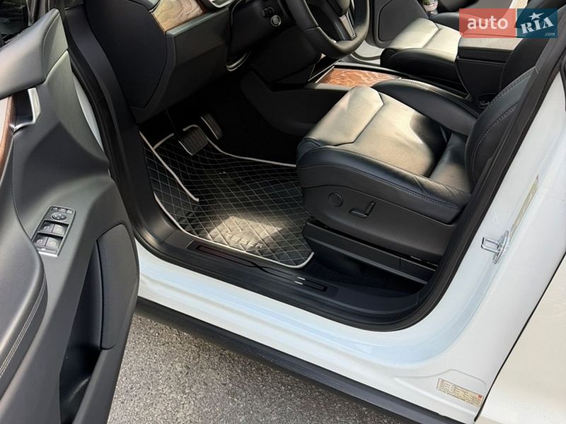 Позашляховик / Кросовер Tesla Model X 2018 в Дніпрі