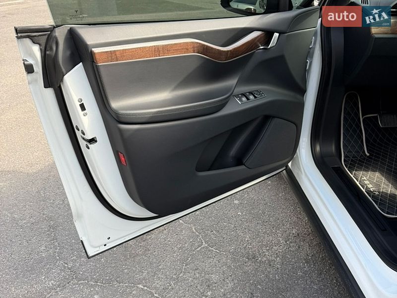 Позашляховик / Кросовер Tesla Model X 2018 в Дніпрі