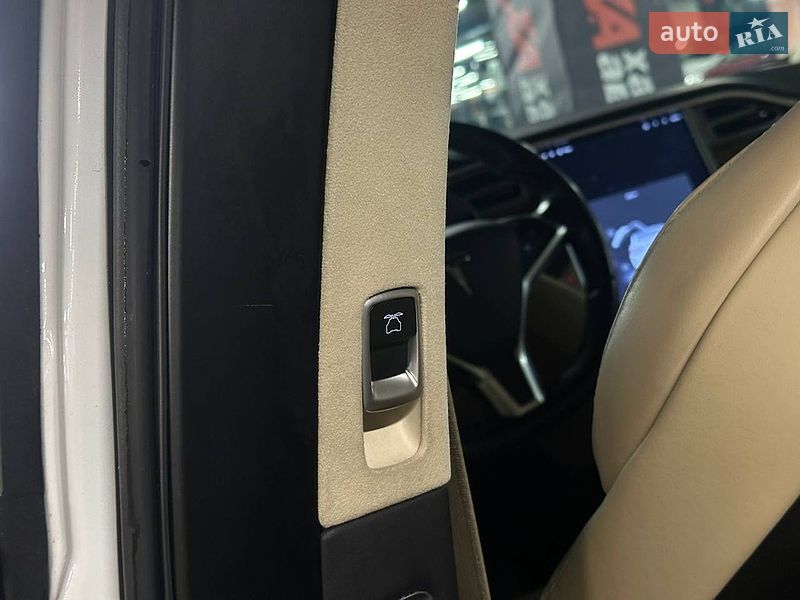 Позашляховик / Кросовер Tesla Model X 2017 в Києві фото 10 Позашляховик / Кросовер Tesla Model X 2017 в Києві