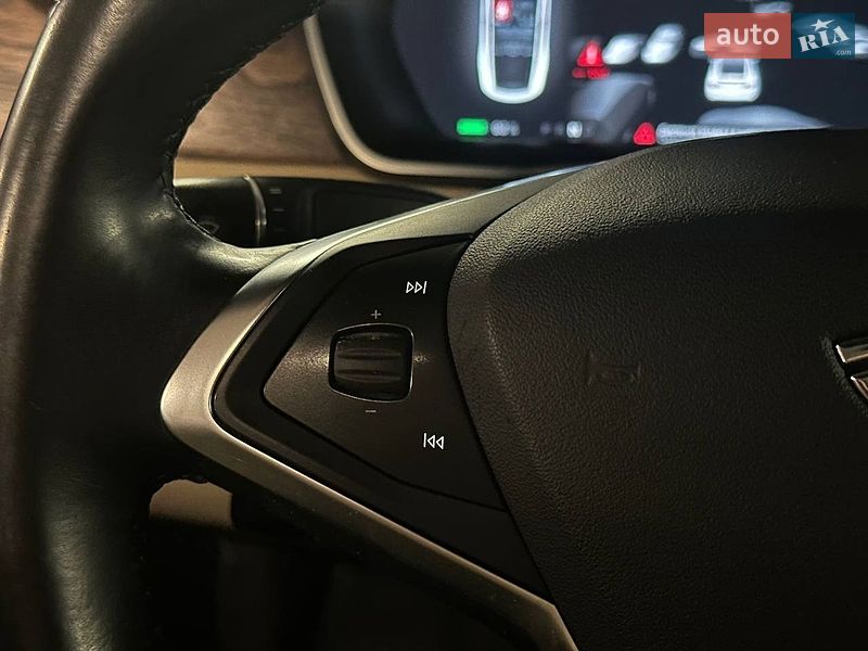 Позашляховик / Кросовер Tesla Model X 2017 в Києві фото 14 Позашляховик / Кросовер Tesla Model X 2017 в Києві