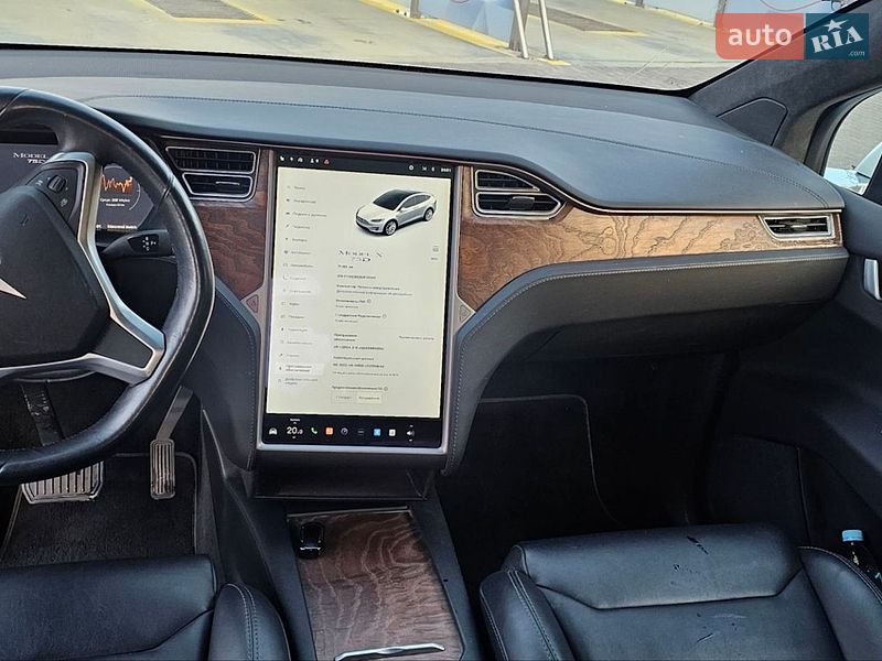 Позашляховик / Кросовер Tesla Model X 2018 в Чернівцях