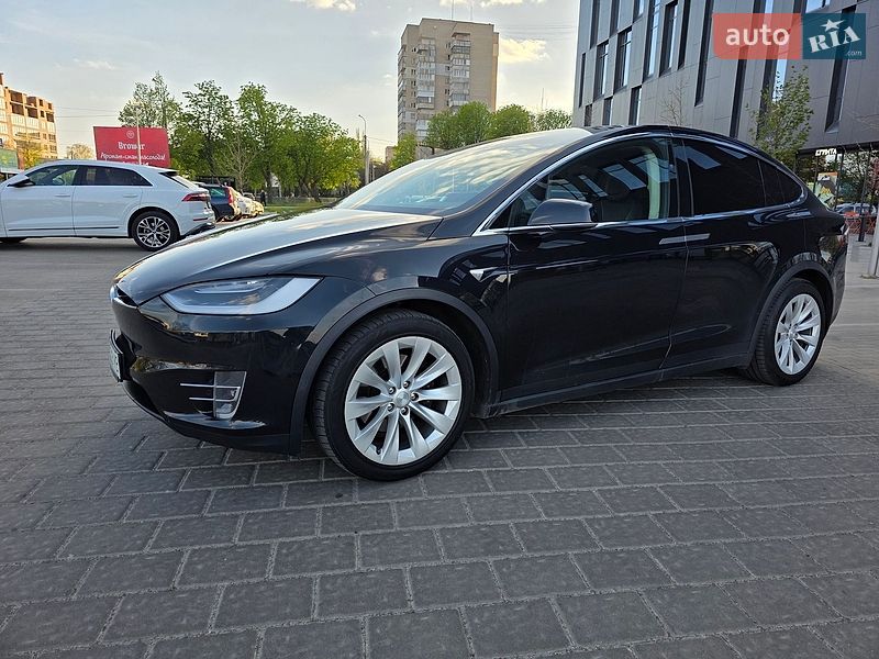 Внедорожник / Кроссовер Tesla Model X 2018 в Ровно