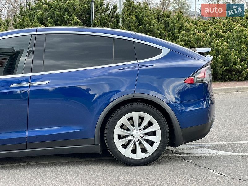 Позашляховик / Кросовер Tesla Model X 2018 в Києві