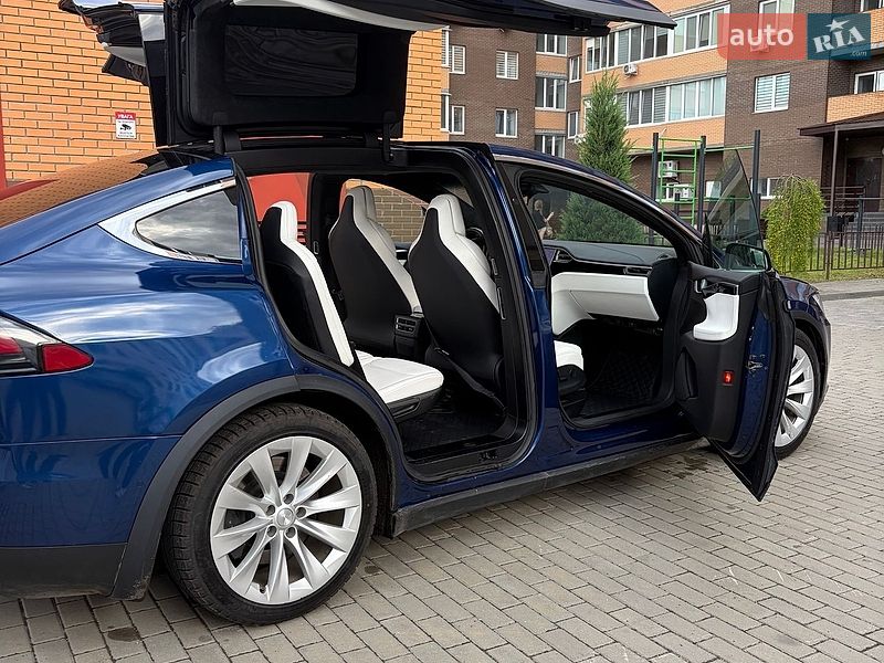 Позашляховик / Кросовер Tesla Model X 2017 в Черкасах фото 3 Позашляховик / Кросовер Tesla Model X 2017 в Черкасах