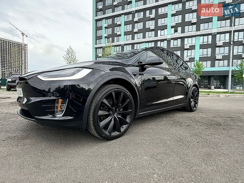 Внедорожник / Кроссовер Tesla Model X 2019 в Киеве