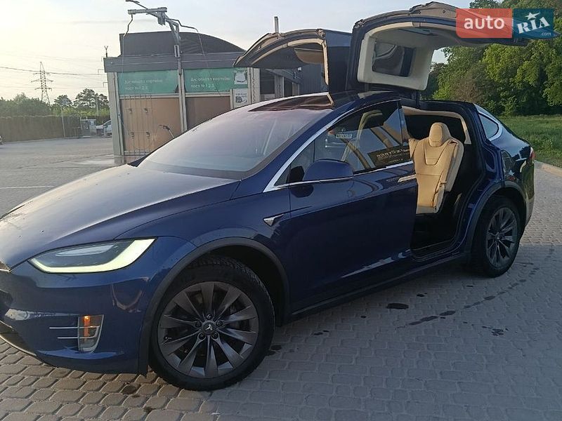 Позашляховик / Кросовер Tesla Model X 2017 в Львові