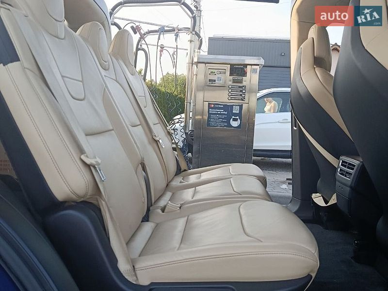 Позашляховик / Кросовер Tesla Model X 2017 в Львові