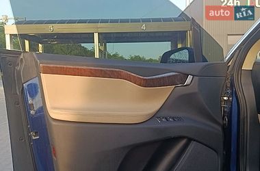 Позашляховик / Кросовер Tesla Model X 2017 в Львові