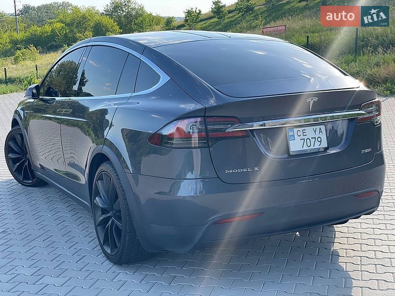 Позашляховик / Кросовер Tesla Model X 2016 в Чернівцях