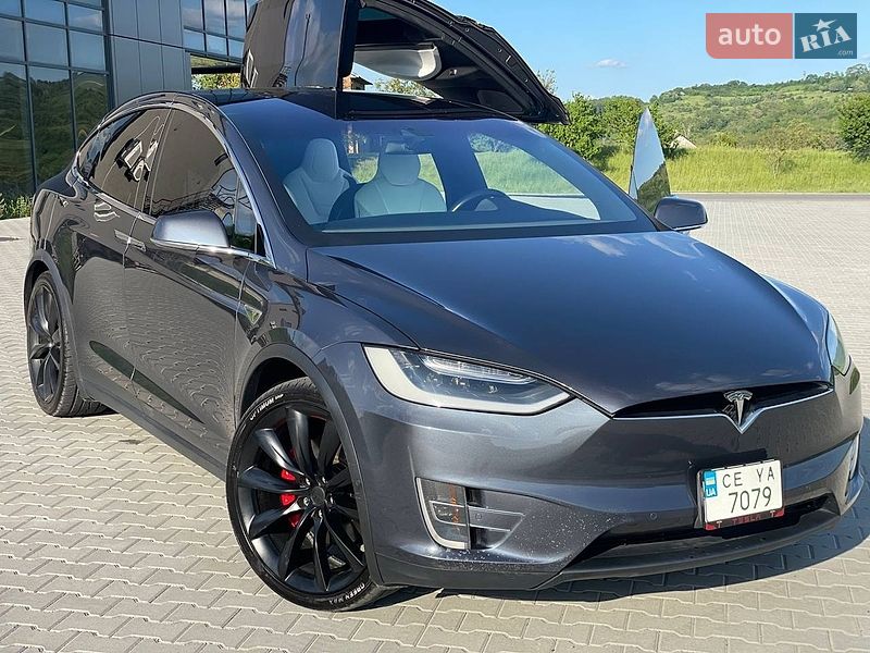 Позашляховик / Кросовер Tesla Model X 2016 в Чернівцях