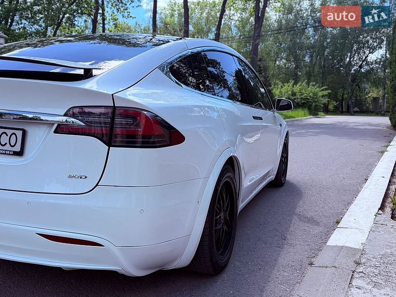 Внедорожник / Кроссовер Tesla Model X 2016 в Черновцах
