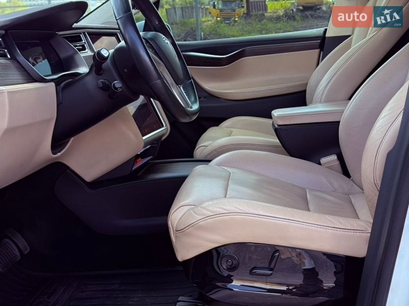 Внедорожник / Кроссовер Tesla Model X 2016 в Черновцах