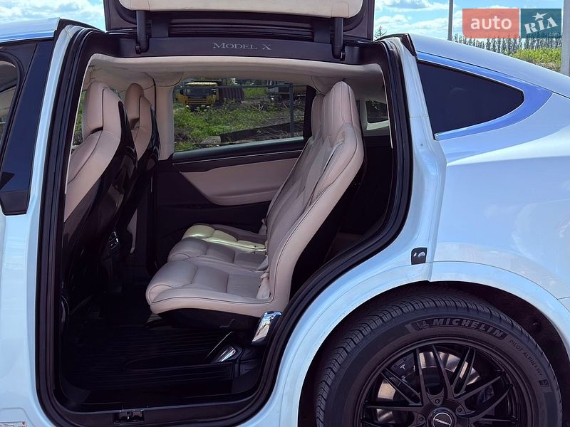 Внедорожник / Кроссовер Tesla Model X 2016 в Черновцах