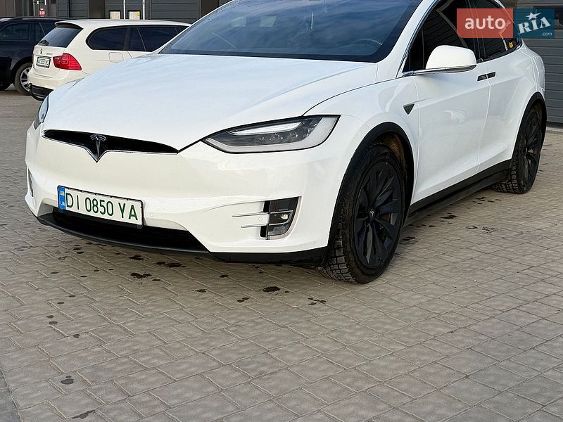 Позашляховик / Кросовер Tesla Model X 2016 в Івано-Франківську