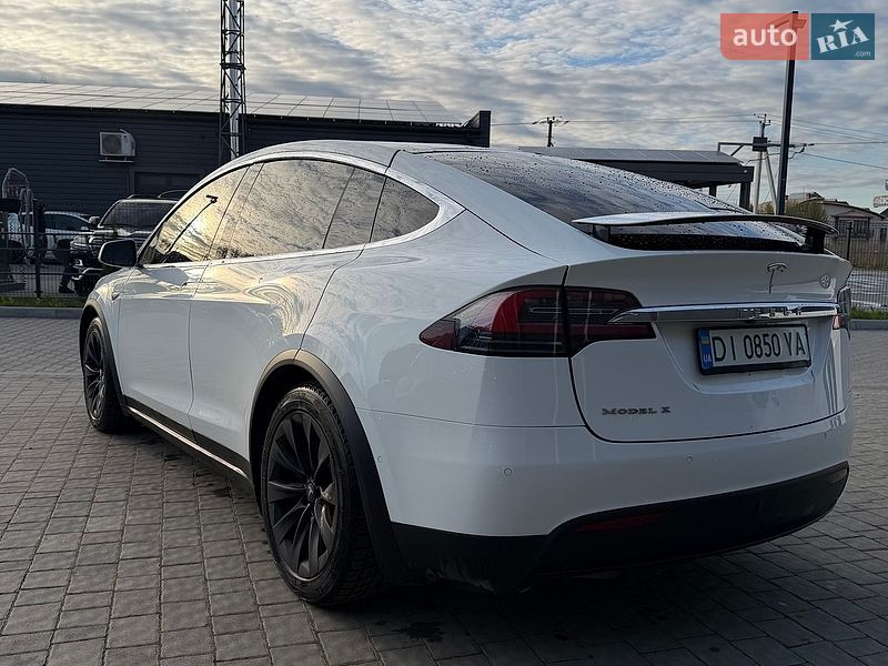 Позашляховик / Кросовер Tesla Model X 2016 в Івано-Франківську