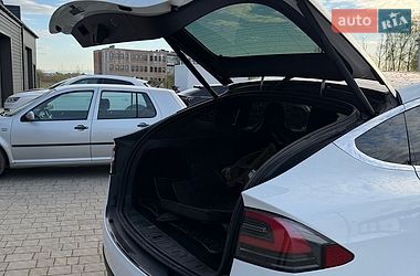 Позашляховик / Кросовер Tesla Model X 2016 в Івано-Франківську