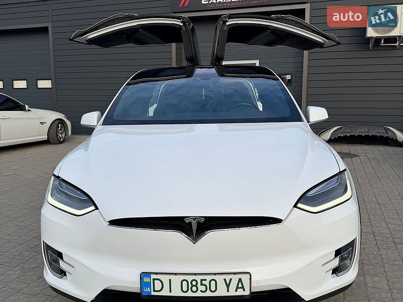 Позашляховик / Кросовер Tesla Model X 2016 в Івано-Франківську