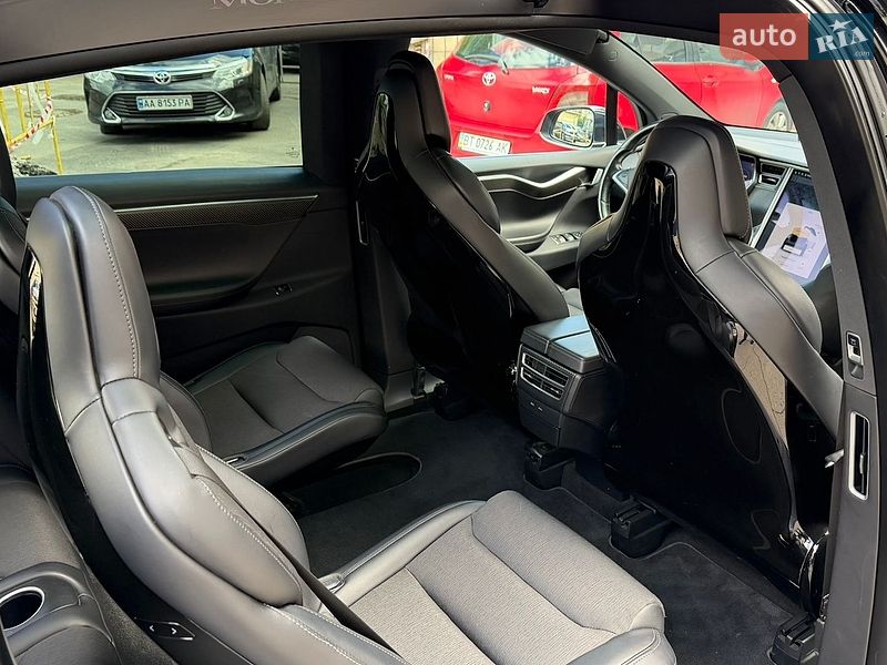 Внедорожник / Кроссовер Tesla Model X 2016 в Киеве