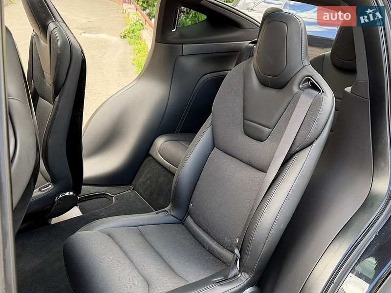 Внедорожник / Кроссовер Tesla Model X 2016 в Киеве