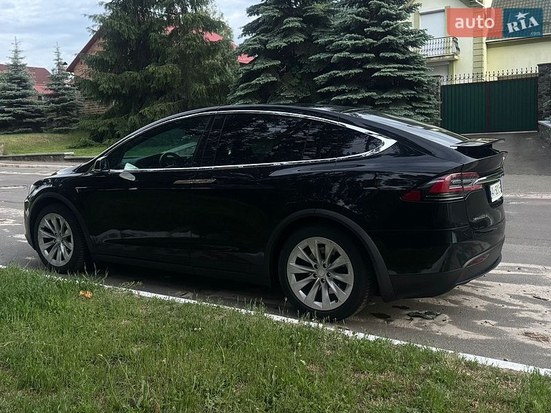 Позашляховик / Кросовер Tesla Model X 2017 в Києві