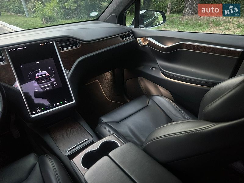 Позашляховик / Кросовер Tesla Model X 2017 в Києві