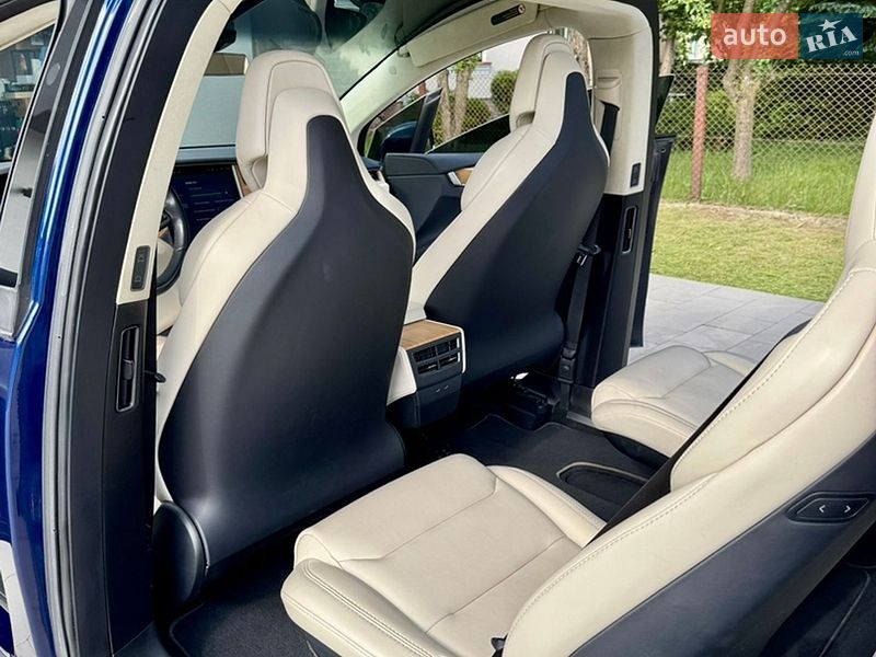 Позашляховик / Кросовер Tesla Model X 2018 в Львові