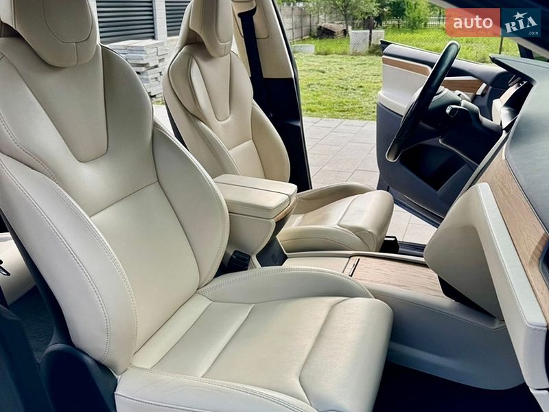 Позашляховик / Кросовер Tesla Model X 2018 в Львові