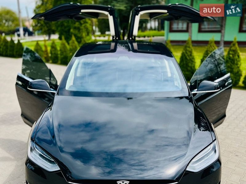 Позашляховик / Кросовер Tesla Model X 2017 в Луцьку