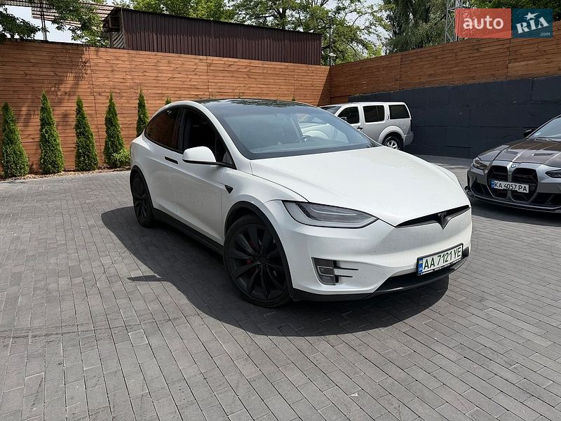 Внедорожник / Кроссовер Tesla Model X 2019 в Киеве