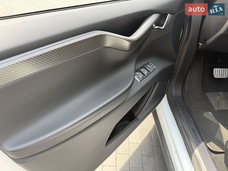 Внедорожник / Кроссовер Tesla Model X 2019 в Киеве