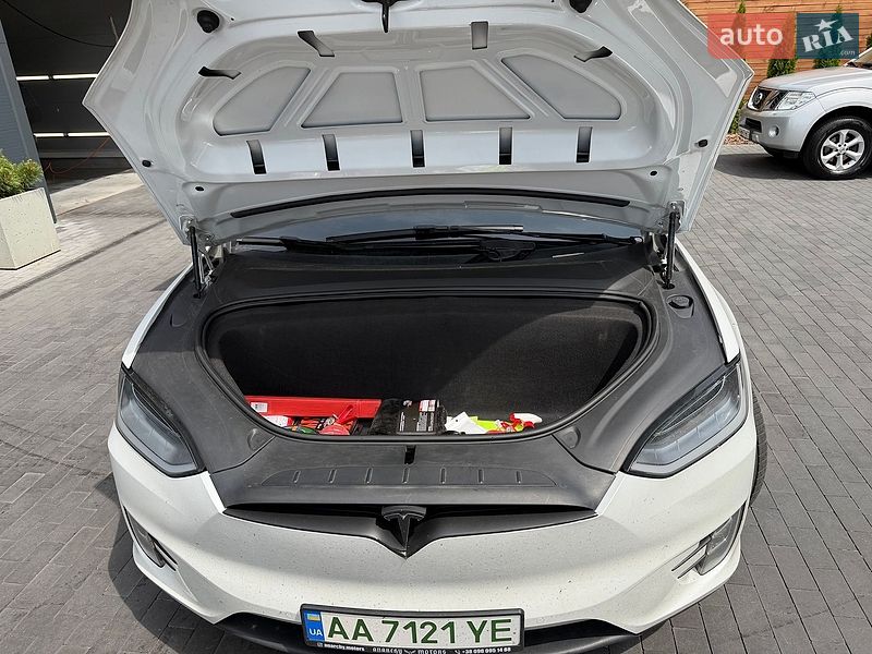 Внедорожник / Кроссовер Tesla Model X 2019 в Киеве