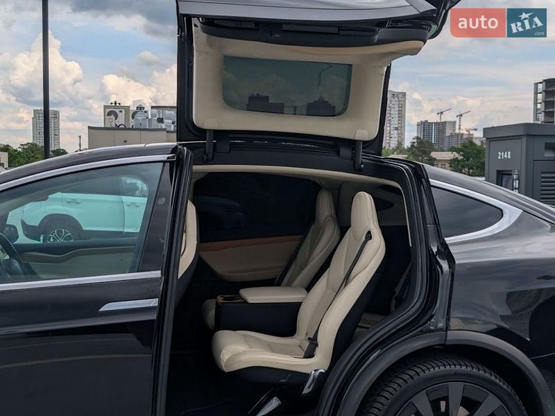 Внедорожник / Кроссовер Tesla Model X 2019 в Киеве