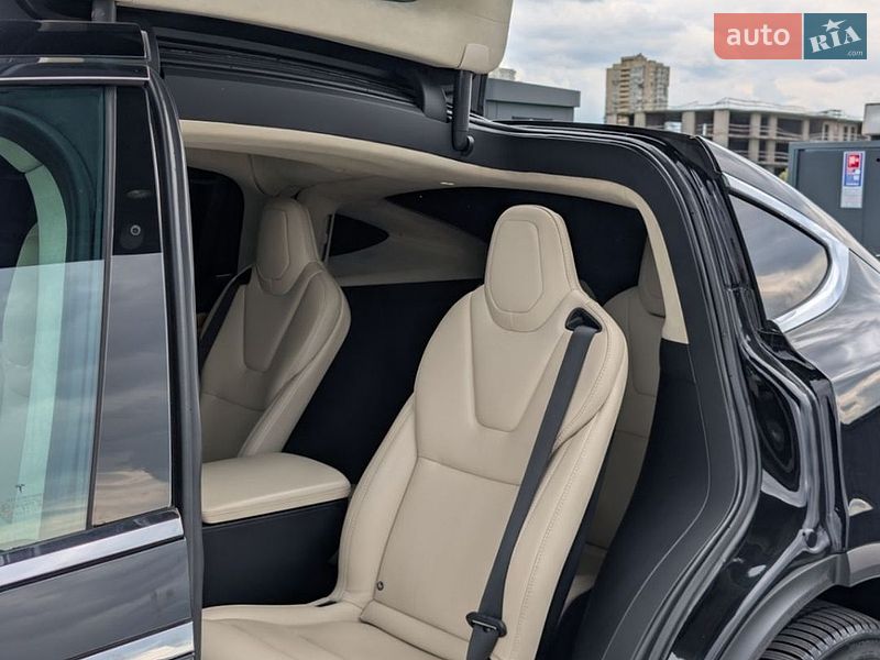 Внедорожник / Кроссовер Tesla Model X 2019 в Киеве