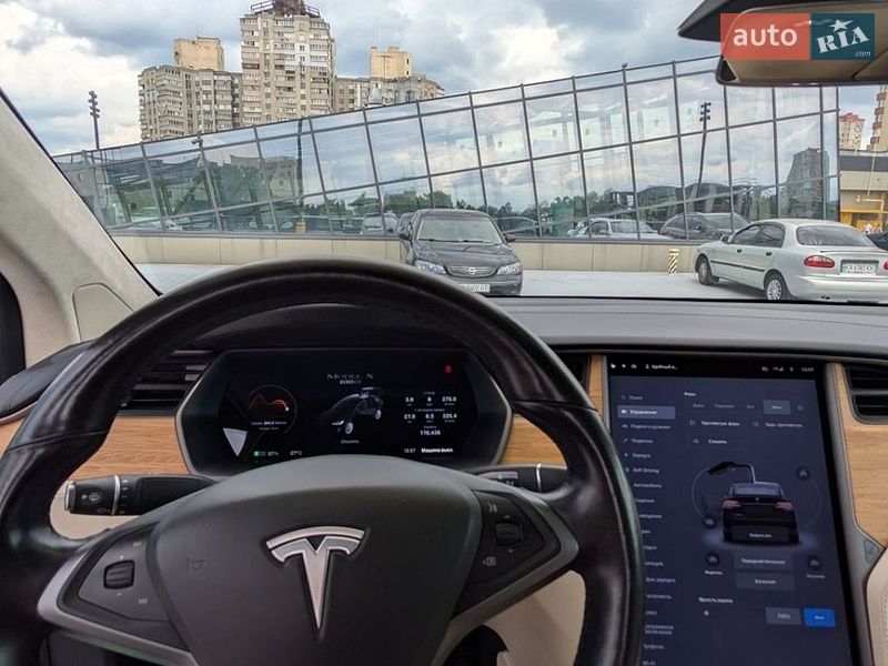 Внедорожник / Кроссовер Tesla Model X 2019 в Киеве