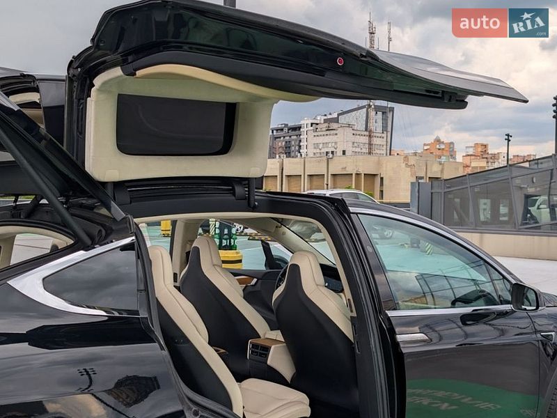 Внедорожник / Кроссовер Tesla Model X 2019 в Киеве