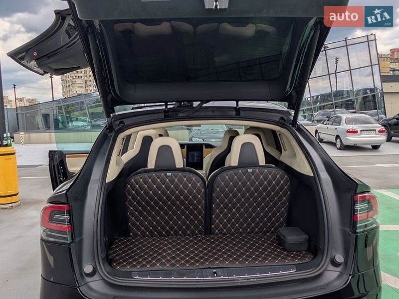 Внедорожник / Кроссовер Tesla Model X 2019 в Киеве