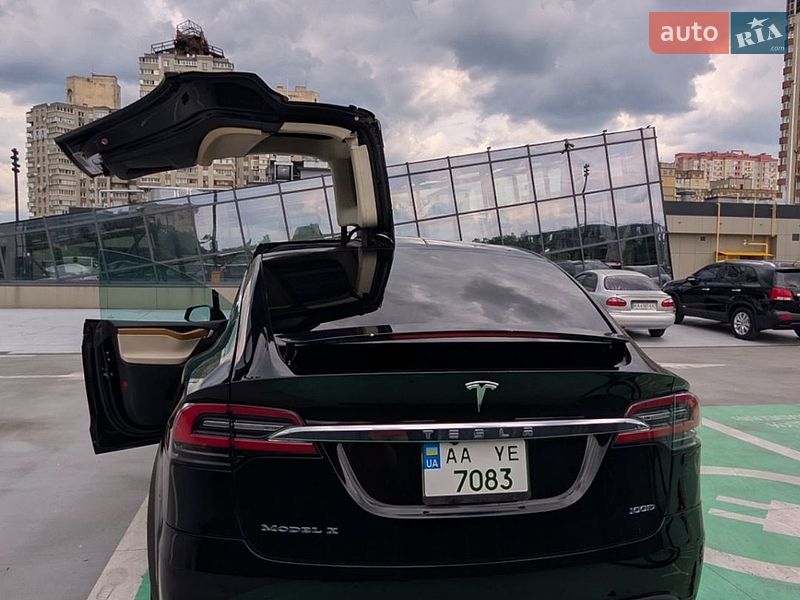 Внедорожник / Кроссовер Tesla Model X 2019 в Киеве
