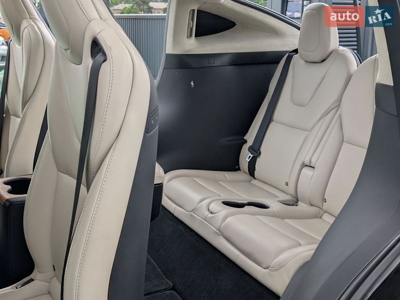 Внедорожник / Кроссовер Tesla Model X 2019 в Киеве