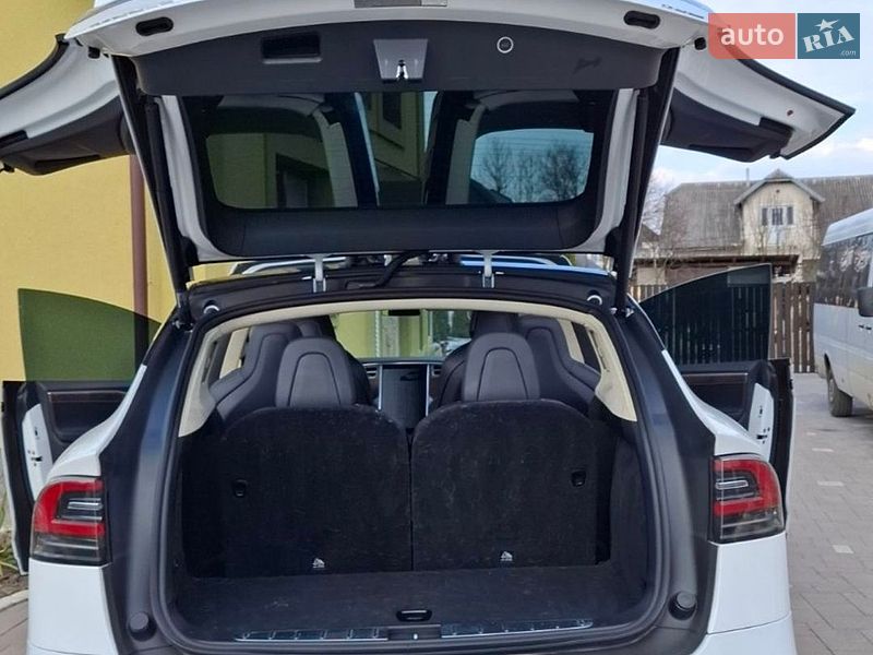 Внедорожник / Кроссовер Tesla Model X 2017 в Коломые