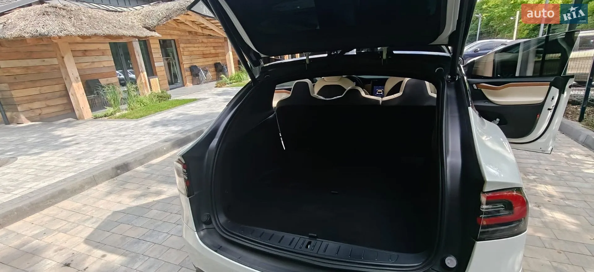 2020 Tesla Model X - мініатюра 12