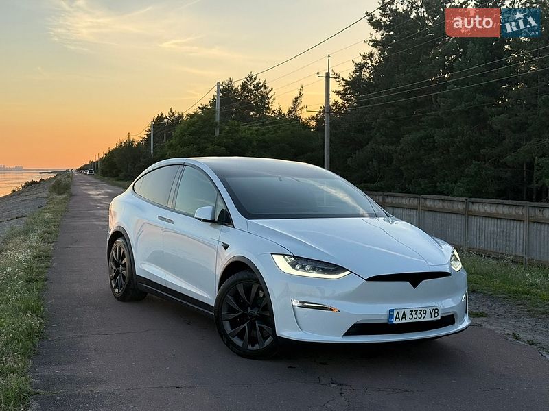Tesla Model X 2022