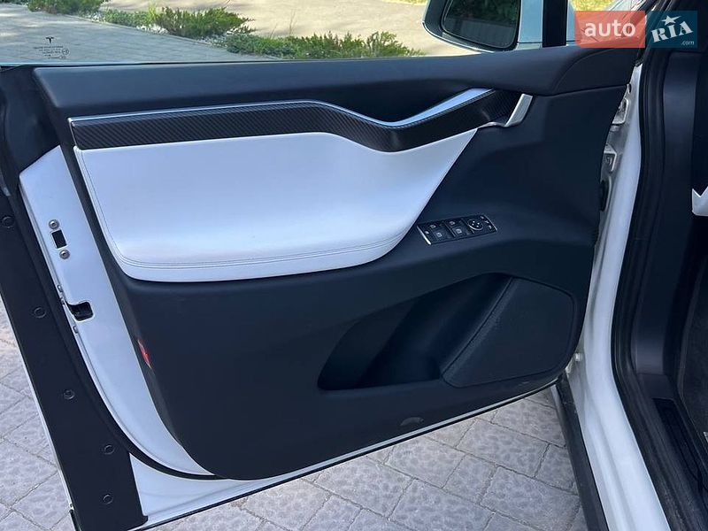 Внедорожник / Кроссовер Tesla Model X 2017 в Львове