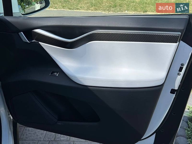 Внедорожник / Кроссовер Tesla Model X 2017 в Львове
