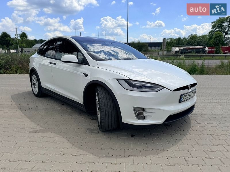 Позашляховик / Кросовер Tesla Model X 2017 в Вінниці