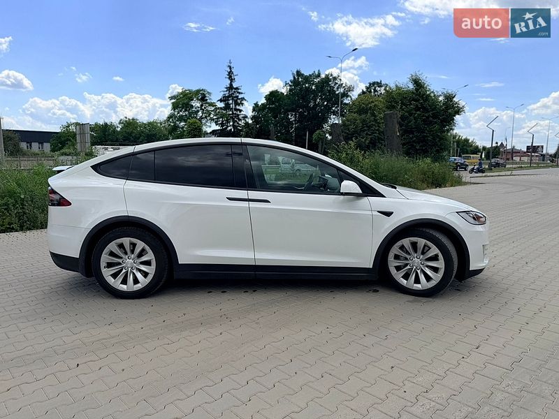 Позашляховик / Кросовер Tesla Model X 2017 в Вінниці