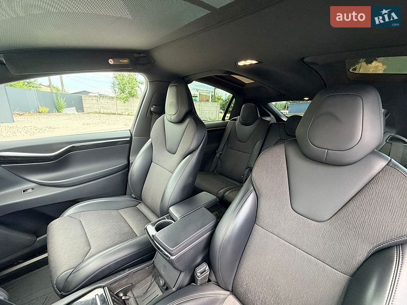 Позашляховик / Кросовер Tesla Model X 2017 в Вінниці