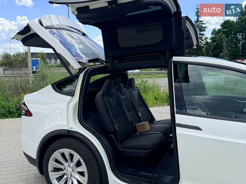 Позашляховик / Кросовер Tesla Model X 2017 в Вінниці